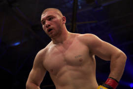 Peleador del UFC sube al pesaje disfrazado de Hulk (video)