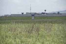 Medios locales reportan entre uno y ocho muertos y hasta 15 heridos tras las detonaciones en el penal El Castillo, en Mazatlán; la SSP de Sinaloa aún no confirma las cifras