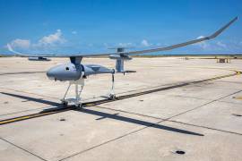 Un vehículo aéreo no tripulado, utilizado para misiones de inteligencia, vigilancia y reconocimiento, durante el evento de Experimentación de la Flota (FLEX 2026) del Comando de las Fuerzas Navales de los EU.