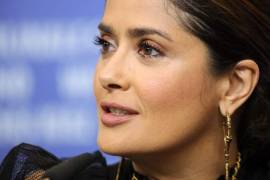 Salma Hayek lanza la campaña #UnitedJuntos y convoca a los latinos a luchar contra el racismo en EU