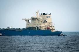 Los precios del petróleo bajaron inicialmente ante la esperanza de un acuerdo que permitiría reanudar el transporte marítimo, pero más tarde subieron ligeramente.