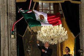 Da Obrador su primer grito de Independencia