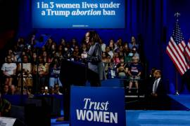 La candidata presidencial demócrata, Kamala Harris, en un evento de campaña centrado en la libertad reproductiva y la prohibición del aborto en el Cobb Energy Performing Arts Center en Atlanta, Georgia.