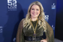 Defiende Kelly Clarkson a sus fans homosexuales