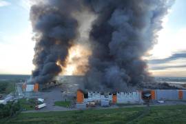 Drones ucranianos impactaron esta madrugada contra almacenes de la empresa Wildberries, la Amazon rusa, en las regiones de Leningrado, la ciudad federal de San Petersburgo, Simferópol y Tver.