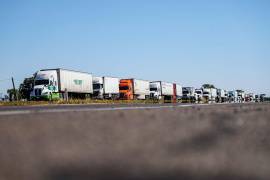 Transportistas de la región avanzaron en caravana y realizaron cierres intermitentes para manifestar su rechazo a reformas que consideran dañinas para el sector agropecuario y para exigir seguridad en las carreteras.