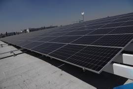 The Economist publicó que las inversiones en energía solar son cada vez más baratas, por lo que las células solares serán la mayor fuente de energía eléctrica del planeta a mediados de la década de 2030.