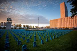 Con un cementerio de mochilas en la ONU recuerdan a más de 12 mil niños muertos en guerras