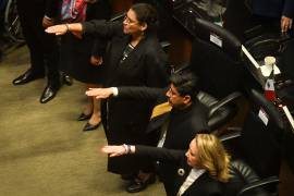 Hugo Aguilar Ortiz, junto a Lenia Batres Guadarrama y Yasmín Esquivel Mossa, tomaron protesta como ministros de la nueva Suprema Corte de Justicia de la Nación (SCJN) durante sesión solemne del Primer Periodo de Sesiones Ordinarias del segundo año de ejercicio de LXVI Legislatura en la Cámara de Senadores.