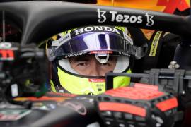 El mexicano Sergio Pérez de Red Bull participa hoy, en la primera practica del Gran Premio de Fórmula Uno de Brasil en el Autódromo José Carlos Pace en Sao Paulo (Brasil). La carrera se realizará este 14 de noviembre de 2021.