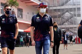 El piloto de la escudería Red Bull Max Verstappen a su llegada al autódromo Hermanos Rodríguez en la Ciudad de México. EFE/Carlos Ramírez