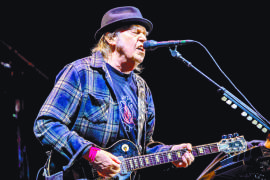 Neil Young y Bob Dylan estrenan nuevo disco el mismo día ¿quién saldrá mejor parado?