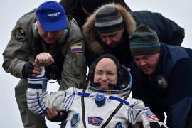 Scott Kelly regresa a EU tras un año en el espacio