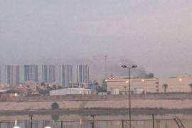 Un dron impactó este sábado contra la embajada estadounidense ubicada en el corazón de la fuertemente fortificada Zona Verde del centro de Bagdad, lo que provocó que saliera humo y llamas del edificio.