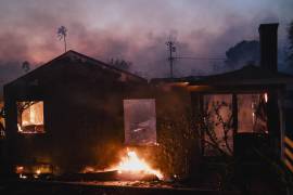 Una casa consumida por las llamas en Pacific Palisades, uno de los epicentros del catastrófico incendio.