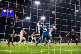 Casual, el VAR ayuda al Madrid anulando un gol legítimo del Ajax