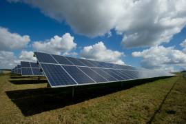 La energía solar se ha convertido en una opción atractiva para hogares y empresas.
