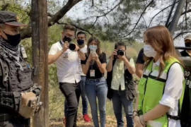 Clara Luz Flores evadió filtro para subir a la sierra de Santiago, le bloquean paso