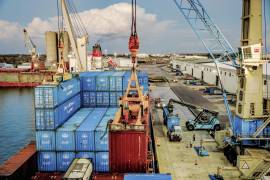 La guerra en Oriente Medio ha trastocado la economía mundial, según el Fondo Monetario Internacional, que advirtió en un informe del 14 de abril de 2026 que las perturbaciones en los mercados petroleros podrían frenar el crecimiento, avivar la inflación y aumentar la posibilidad de una recesión global.