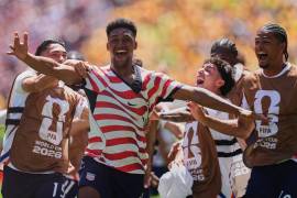 Alex Freeman selló el triunfo de Estados Unidos ante Australia con un tiro libre validado por el VAR, en una noche clave para asegurar el pase a dieciseisavos.