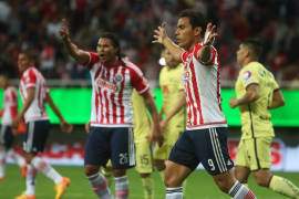 Omar Bravo no jugará contra Pumas por lesión