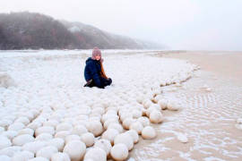 Encuentran misteriosas bolas de nieve gigantes en Siberia (Fotos)