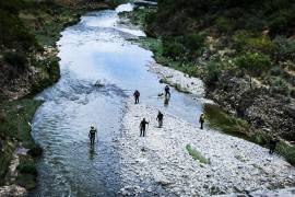 Protección Civil de Nuevo León y cuerpos de rescate buscan a José Ariel Hernández Villarreal, arrastrado por el Río Pesquería tras lluvias en la región.