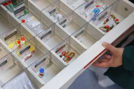 Los inconformes aseguraron que son al menos 140 los pacientes que enfrentan interrupciones en sus terapias. FOTO: Cuartoscuro
