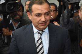 Meade come en casa de su padre con equipo y lo acompaña Cordero