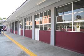 Vandalismo y altas temperaturas son algunas de las causas que obligaron a directivos de escuelas a recortar el ciclo escolar.