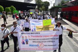 Protestan empacadores en el Zócalo ante falta de trabajo