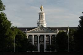 La Universidad de Harvard fue una de las instituciones afectadas por la interrupción de Canvas tras el ciberataque a Instructure.