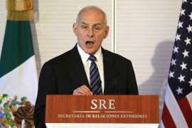 John Kelly sobrevuela plantíos de amapola en Guerrero