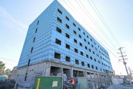 El director de TSM, Enrique Garza, manifestó que el hotel lleva un avance del 70% y estará listo para agosto de 2026: FOTO: