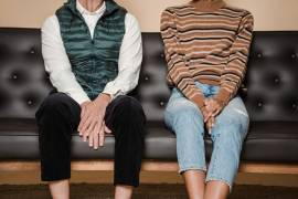 Si aun así quieres incorporar una sudadera a tu vestimenta laboral, el cómo es fundamental.