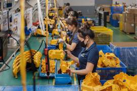 Las interrupciones en la cadena de suministro han elevado los costos y afectado la manufactura en todo el sudeste asiático.