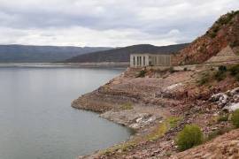 Vista panorámica de la presa Lázaro Cárdenas, que comienza a recuperar su nivel tras las recientes lluvias.