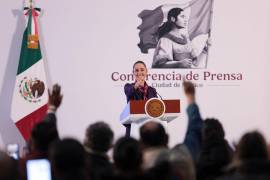 Claudia Sheinbaum, Presidenta de México, encabezó su llamada “mañanera del pueblo”, en Palacio Nacional. La acompañó Ariadna Montiel, secretaria del Bienestar.