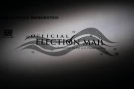 Esta fotografía del 8 de octubre de 2024 muestra una boleta postal oficial para las elecciones generales de 2024 en Estados Unidos, en Pensilvania.