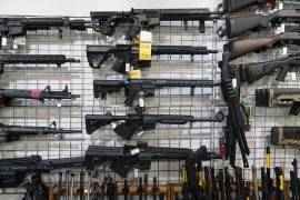 Los fabricantes de armas de fuego en Estados Unidos han ganado más de mil millones por la venta de fusiles estilo R-15 en la última década, y para dos compañías esas ganancias se han triplicado en los últimos tres años, de acuerdo con una investigación de la Cámara de Representantes.