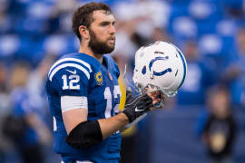 Andrew Luck evita cirugía del hombro