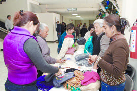 Hallan mujeres saltillenses fuente de ingresos en centros comunitarios