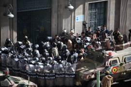 El presidente Andrés Manuel López Obrador y la futura presidenta Claudia Sheinbaum condenaron por separado la irrupción de tropas militares frente a la sede del Gobierno boliviano en La Paz