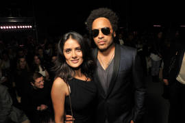 Lenny Kravitz da un sorprendente regalo a Salma Hayek