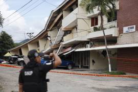Edificación afectada por el terremoto de magnitud 7,7 que sacudió el sureste de Panamá, con una profundidad de 10 kilómetros y generó daños en varios edificios y carreteras cercanas a la localidad de Tonosí, epicentro del temblor, este viernes en Penonomé.