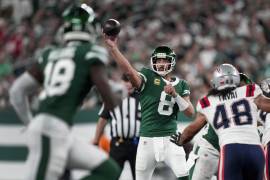 Aaron Rodgers muestra su mejor rendimiento de la temporada, liderando a los Jets con una actuación sólida contra los Patriots.