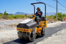 Tramos con alto tráfico de camiones reciben refuerzo con concreto hidráulico para prolongar su vida útil.