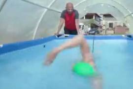El increíble método para entrenar de una nadadora bosnia