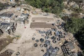 La quema de llantas y otros combustibles en las ladrilleras ha sido señalada durante décadas como una fuente de contaminación del aire en Saltillo.