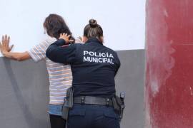 Capturan a una mujer por vender cerveza clandestina en Zona Centro de Saltillo
